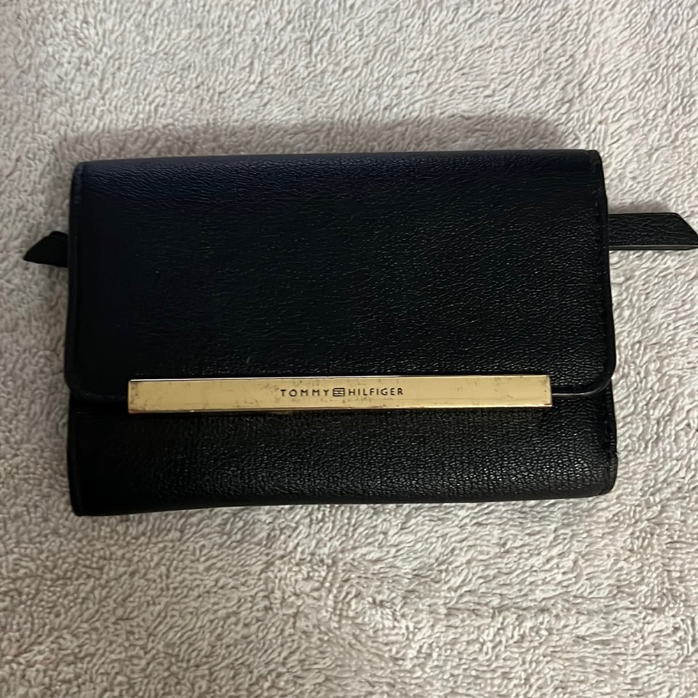 Tommy Hilfiger Snap Closure/Compartments Wallet